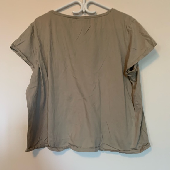 🌼TEES AND TANKS 3 FOR 25$🌼 Beige Basic Cropped Tee - Picture 2 of 2